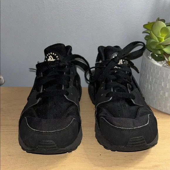 Nike Air Huarache “Triple Black” – Women’s Size 8 - Picture 2 of 9